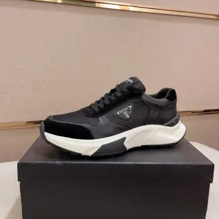 Prada Cloudbust أحذية رياضية سوداء وبيضاء سميكة