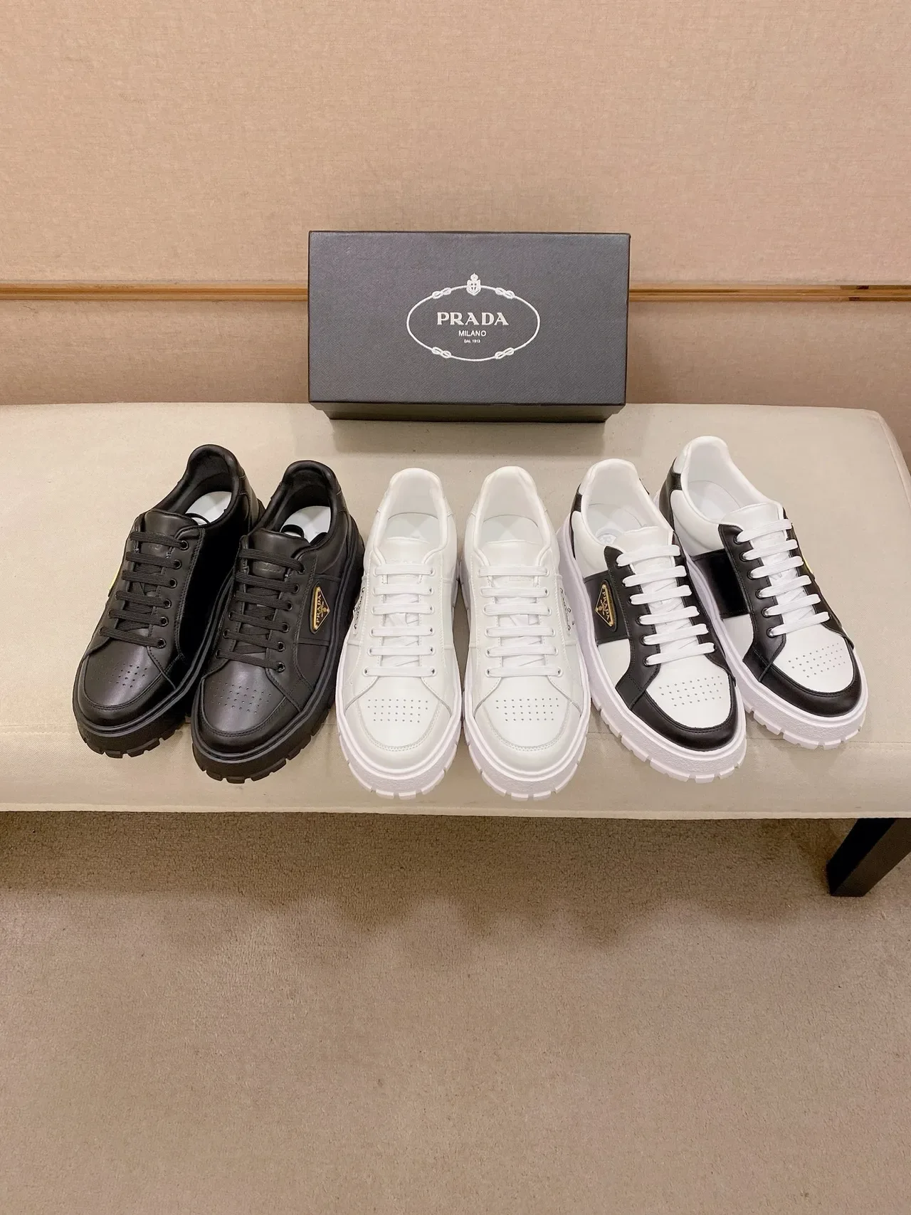 Prada Cloudbust Sneakers Lifestyle Cuir Noir Doré Semelle Plateforme 2