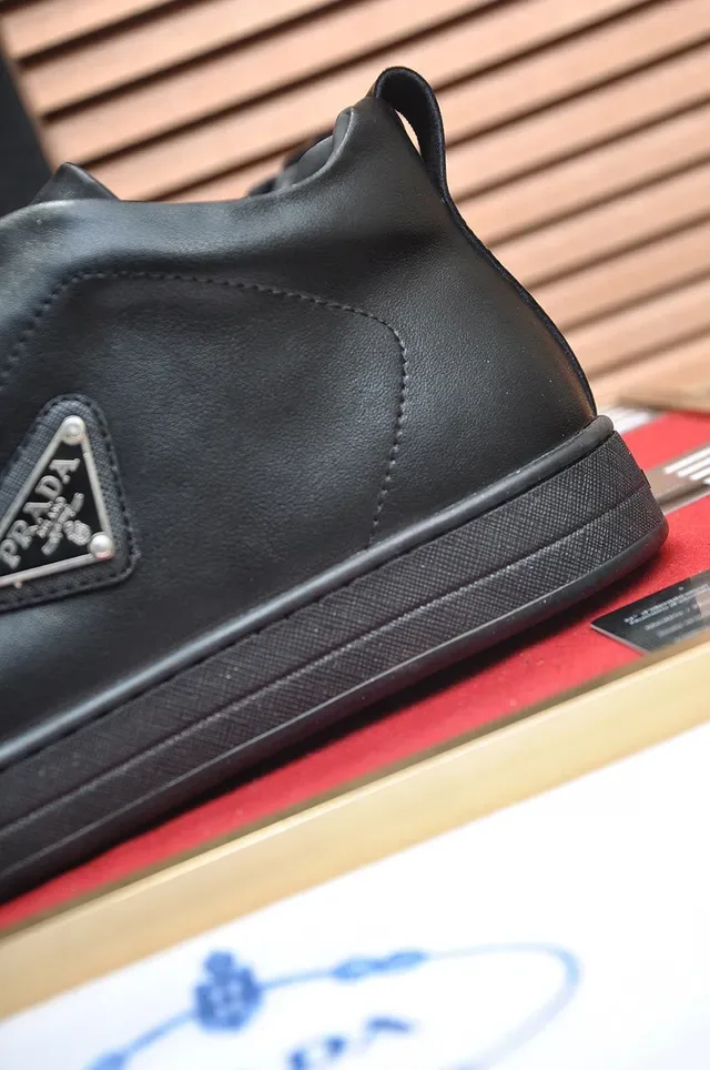Prada Cloudbust काला बिना लेस चमड़े का लाइफस्टाइल स्नीकर 2