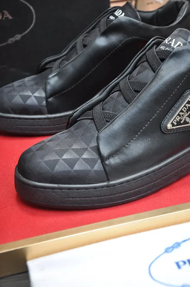 Prada Cloudbust काला बिना लेस चमड़े का लाइफस्टाइल स्नीकर 3