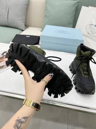 Prada Cloudbust Boot Army Green and Black 踝靴 6