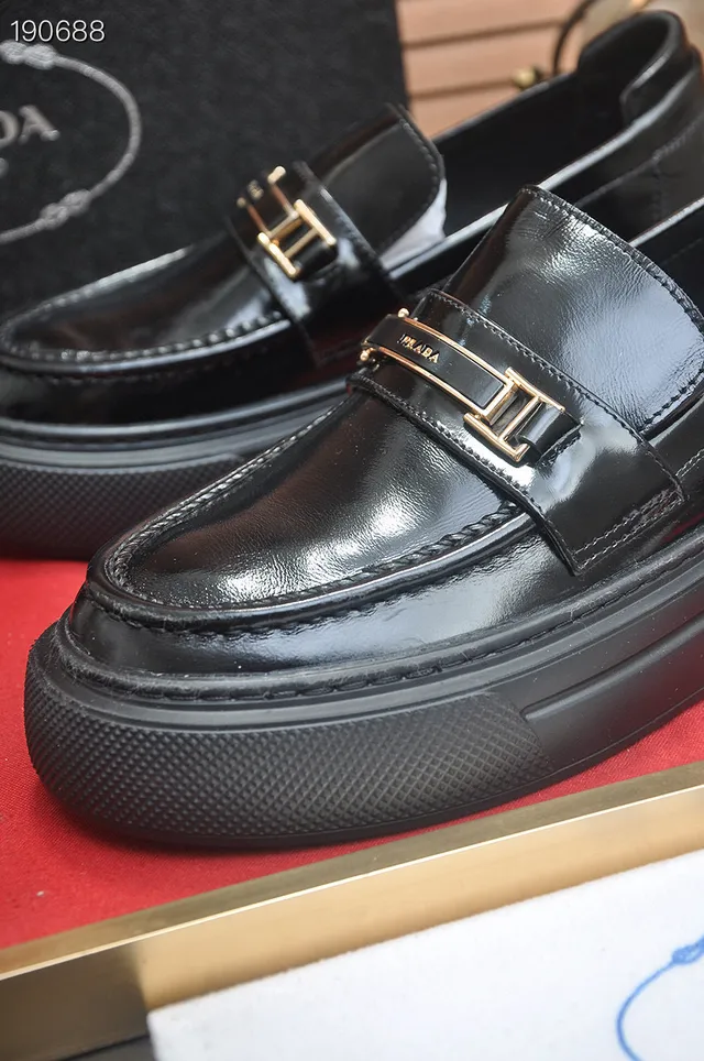 Prada Cloudbust Loafer cuero patentado negro H-Buckle mocasines de plataforma 4