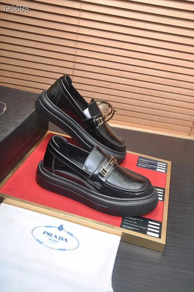 Prada Cloudbust Loafer cuero patentado negro H-Buckle mocasines de plataforma 5