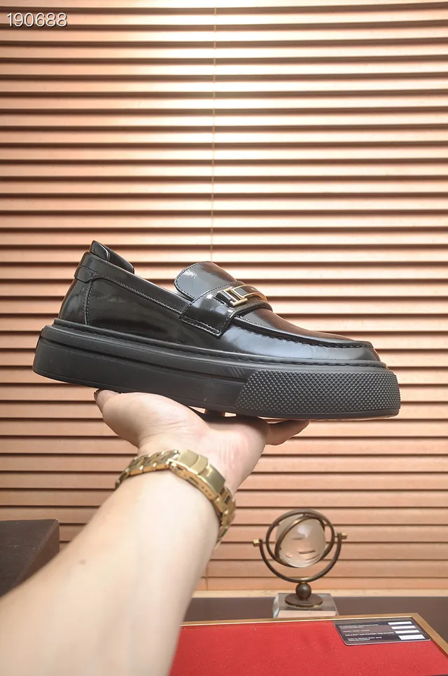 Prada Cloudbust Loafer cuero patentado negro H-Buckle mocasines de plataforma 6