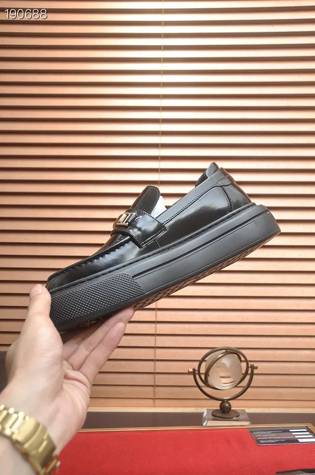 Prada Cloudbust Loafer cuero patentado negro H-Buckle mocasines de plataforma 7