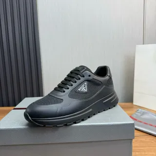 Prada Cloudbust Monocromo Preto sneakers lifestyle