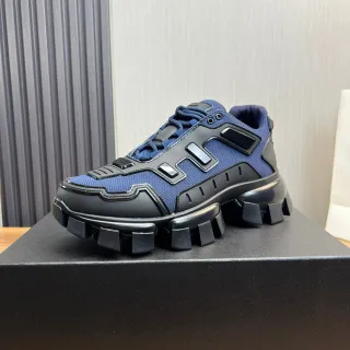 Prada Cloudbust नेवी ब्लू और ब्लैक चंकी स्नीकर