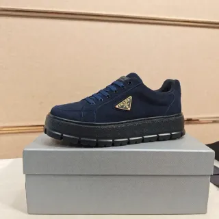 Prada Cloudbust नेवी सूड लाइफस्टाइल स्नीकर्स