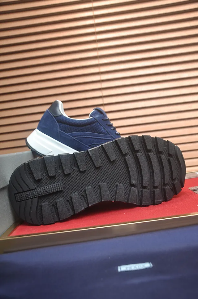 برادا Cloudbust أحذية رياضية Navy White سويدي وشبكي علوي مصممة كعب وسط أسلوب حياة 2