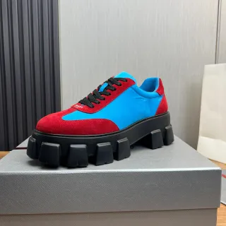 Prada Cloudbust लाल और नीले स्यूड नायलॉन चंकी स्नीकर