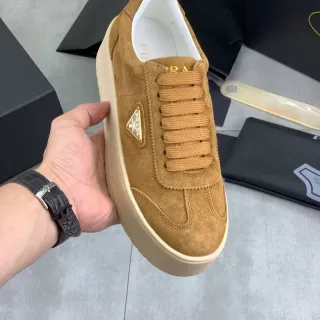 Prada Cloudbust Zapatillas plataforma de ante tan estilo de vida