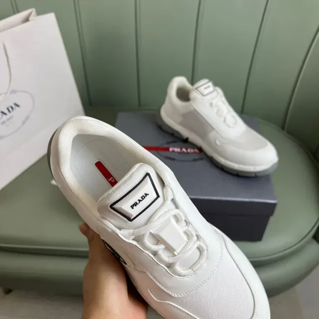 Prada Cloudbust व्हाइट एंड ग्रे लाइफस्टाइल स्नीकर 3