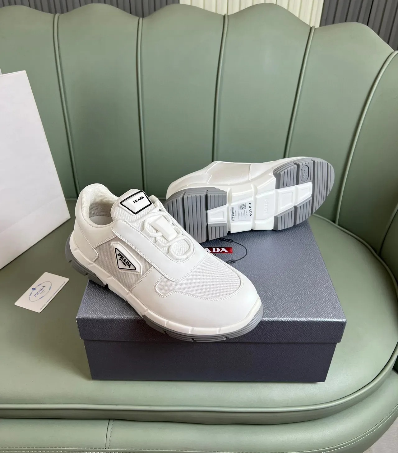 Prada Cloudbust व्हाइट एंड ग्रे लाइफस्टाइल स्नीकर 7