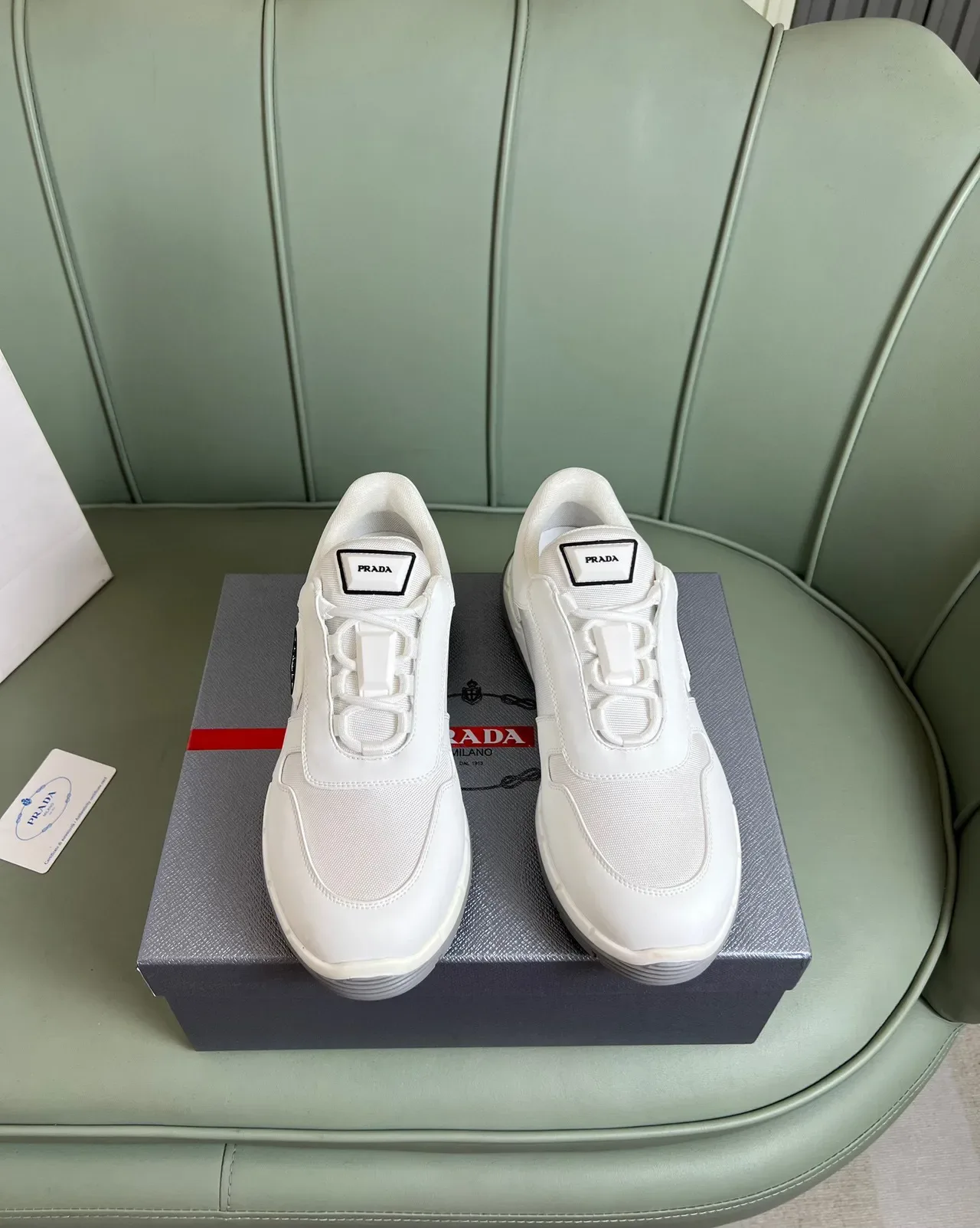 Prada Cloudbust व्हाइट एंड ग्रे लाइफस्टाइल स्नीकर 9