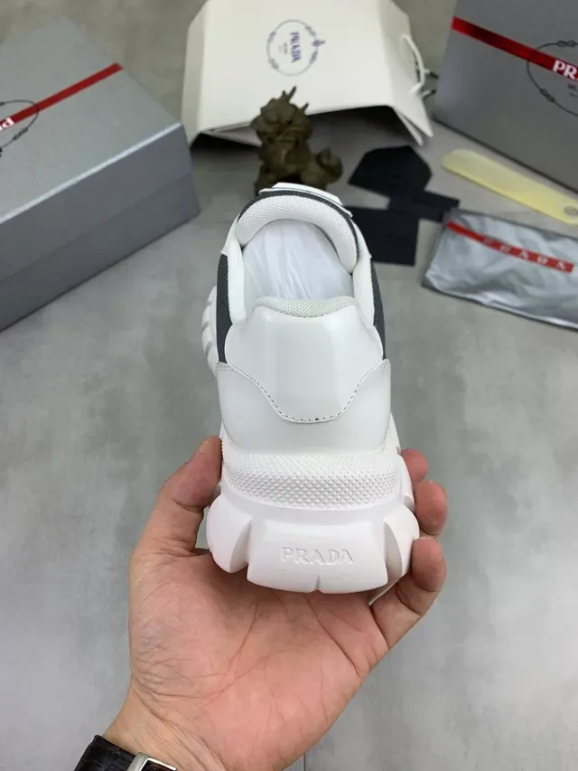 Prada Cloudbust Blanc et Gris Sneakers Lifestyle 3