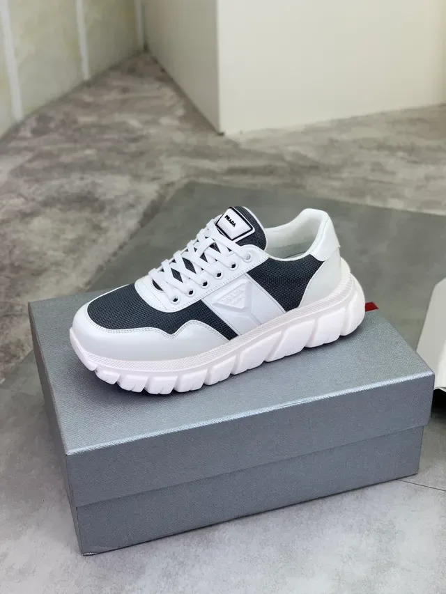 Prada Cloudbust Blanc et Gris Sneakers Lifestyle 4