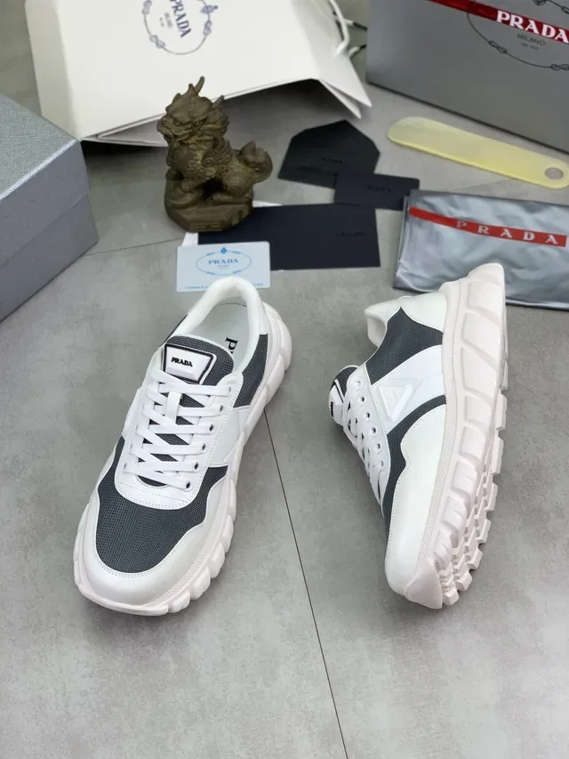 Prada Cloudbust Blanc et Gris Sneakers Lifestyle 5