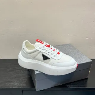 Prada Cloudbust सफेद और लाल लाइफस्टाइल स्नीकर