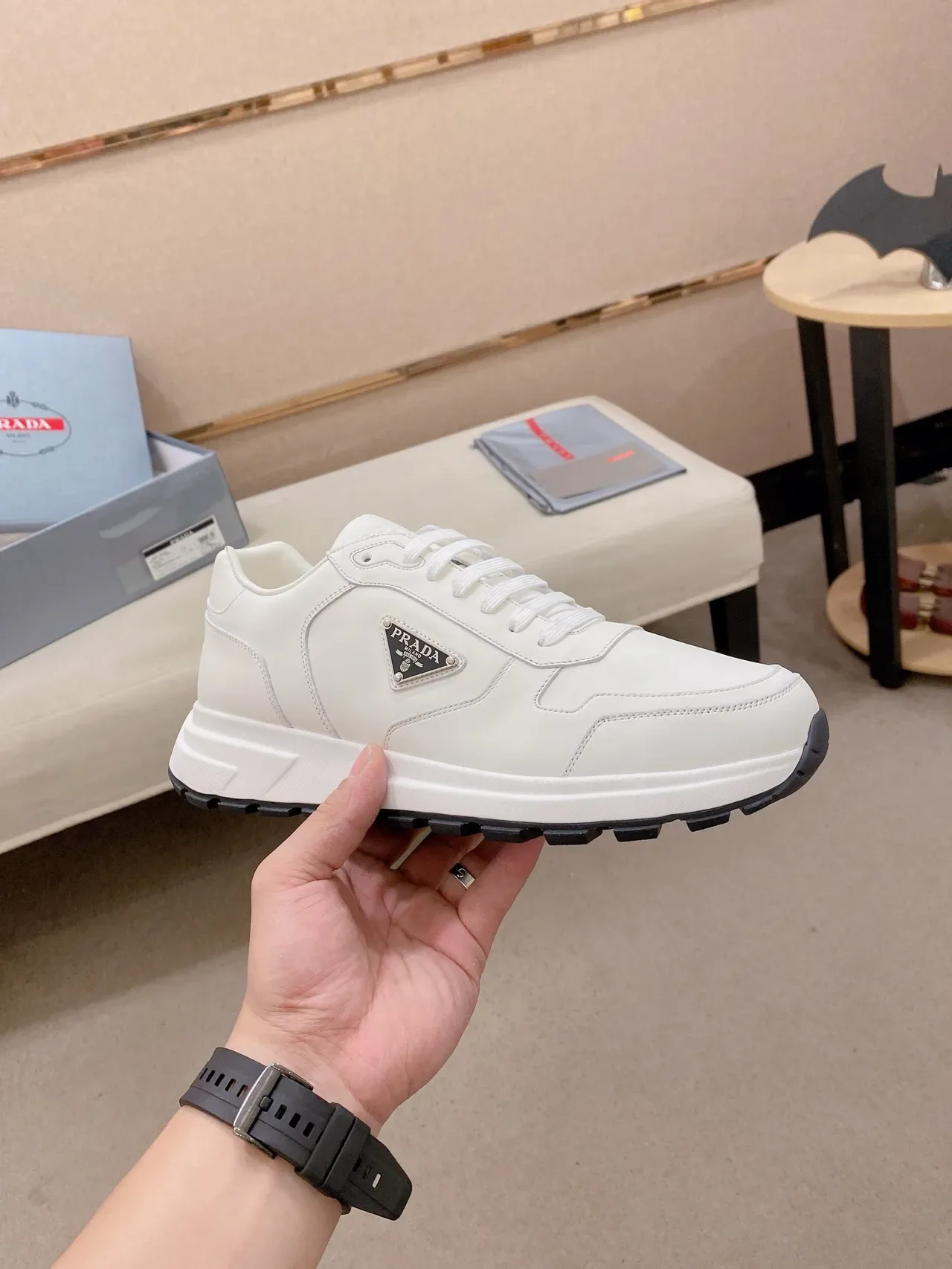 Prada Cloudbust सफेद काला चमड़ी त्रिकोणीय Logo Plaque Lifestyle Sneakers 4
