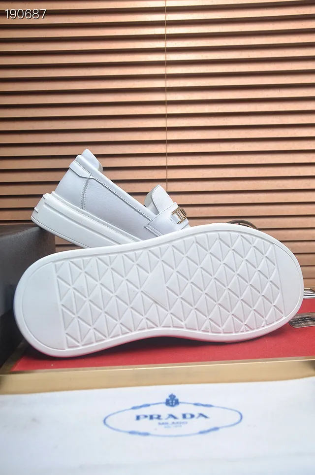 Prada Cloudbust सफेद चमड़े का H-Buckle प्लेटफॉर्म लोफर्स 2