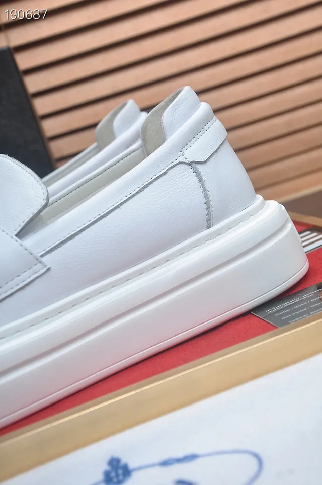 Prada Cloudbust सफेद चमड़े का H-Buckle प्लेटफॉर्म लोफर्स 3