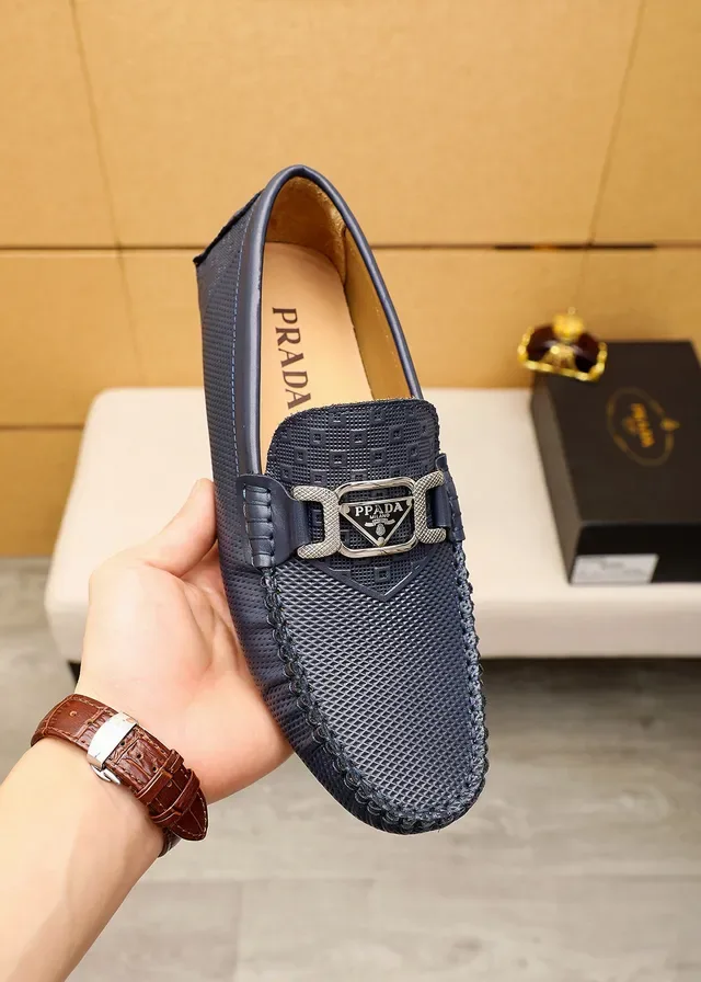 Mocassin Prada Horsebit Buckle Navy Beige Cuir Perforé 2
