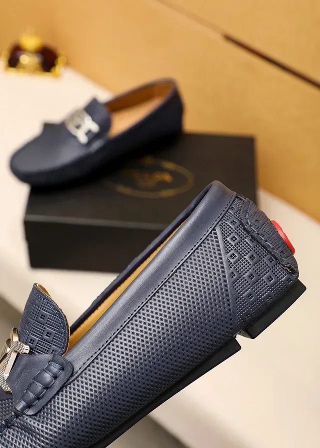 Mocassin Prada Horsebit Buckle Navy Beige Cuir Perforé 4