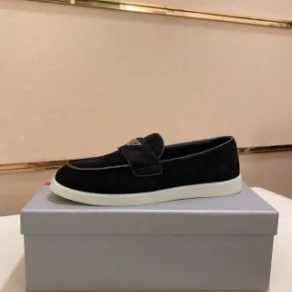 प्राडा Prada Logo लोफर काला स्यूड सफेद सोल लोफर