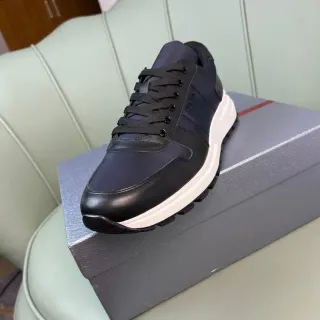 Prada 海军蓝黑双色皮革和纺织面料休闲鞋