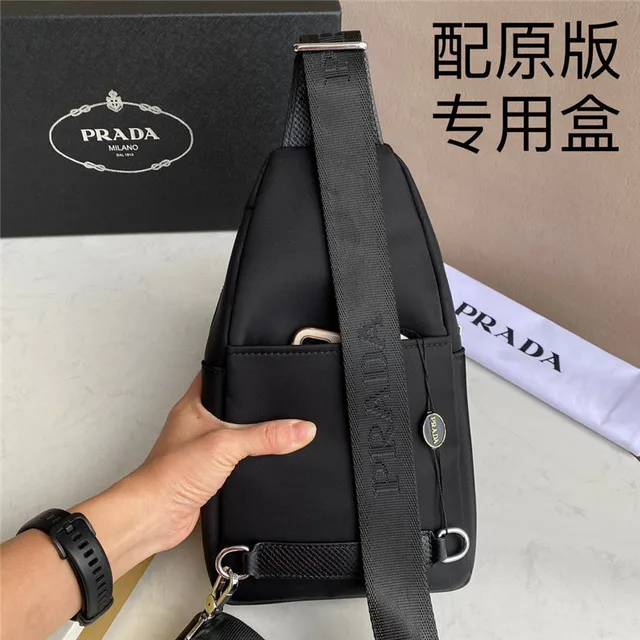 Prada Re-Edition 2005 Bolsa Sling Preta Estruturada de Nylon Bolsa Cruzada 5