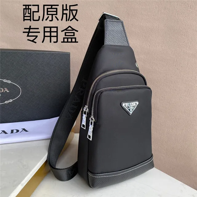 Prada Re-Edition 2005 Bolsa Sling Preta Estruturada de Nylon Bolsa Cruzada 7