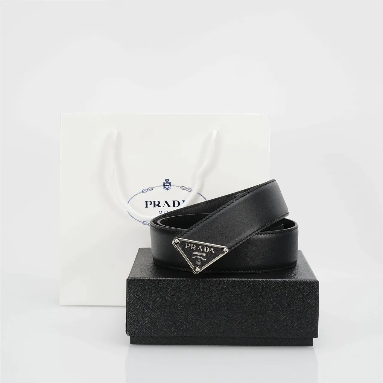 Cinto Prada Triângulo Couro Preto 4