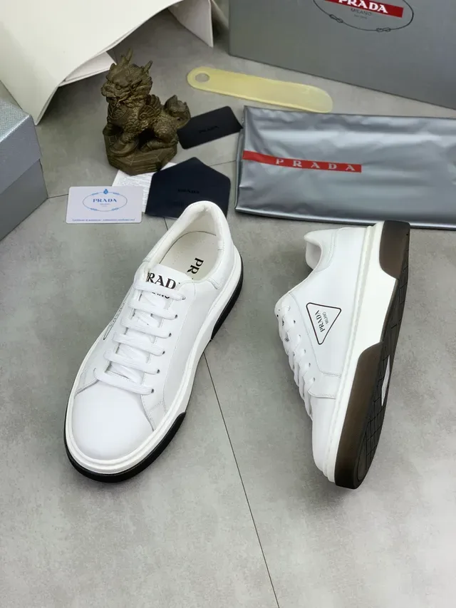 Prada Sneakers Blanc et Noir Cuir Supérieur Semelle Contraste Lifestyle 5