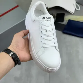 Prada 白 极简 平滑皮革 生活方式运动鞋