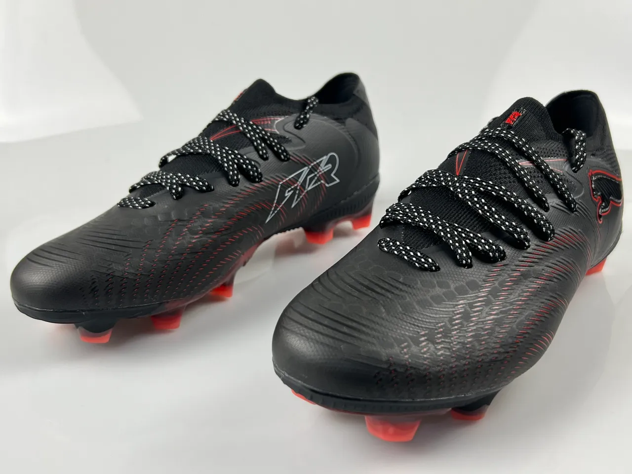 Puma Future Z Black Red Low-Cut Knit Upper Dynamic Line Graphics Firm-Ground Soccer Shoes 8