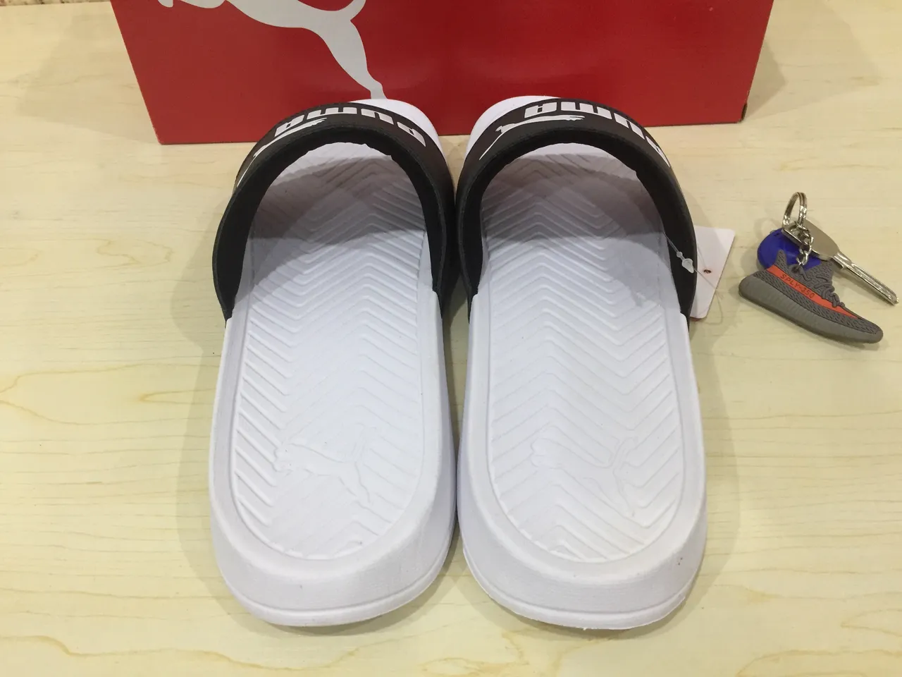 Puma Slide Negro y Blanco Zapatilla de una correa 3