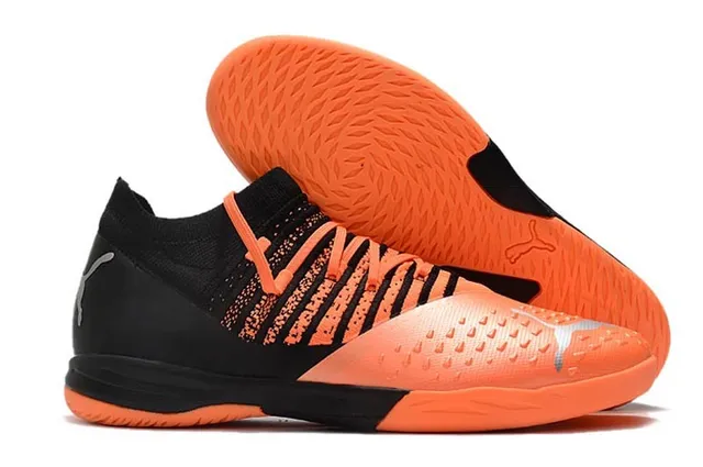 Puma Chaussures de soccer indoor à upper en knit blanc et orange, overlays rayés beige 2
