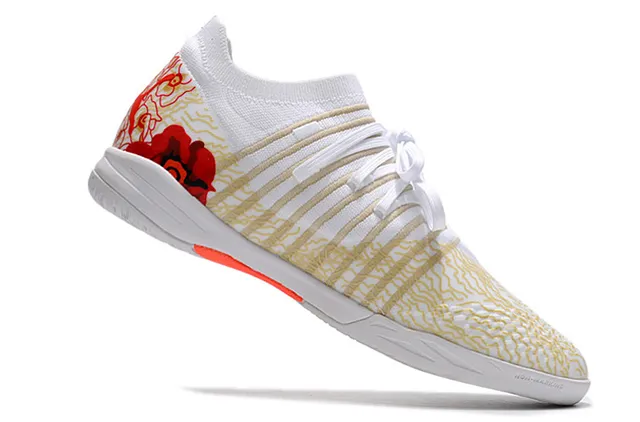 Puma Chaussures de soccer indoor à upper en knit blanc et orange, overlays rayés beige 16