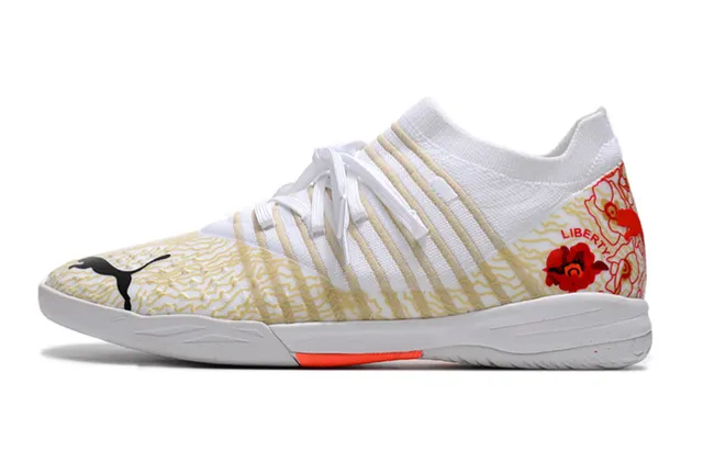 Puma Chaussures de soccer indoor à upper en knit blanc et orange, overlays rayés beige 18