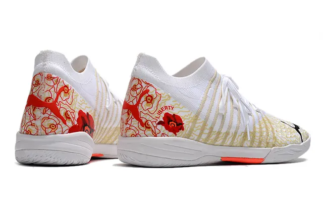 Puma Chaussures de soccer indoor à upper en knit blanc et orange, overlays rayés beige 20