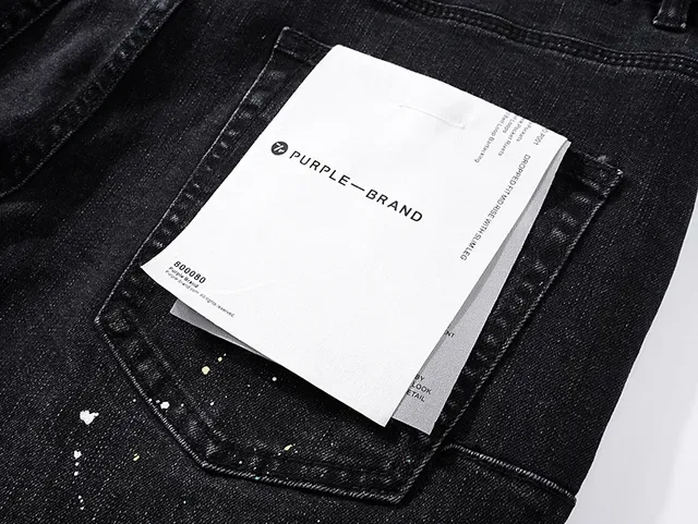 Jeans de Denim Preto Distressed com salpicaduras de tinta da marca Purple Brand 7