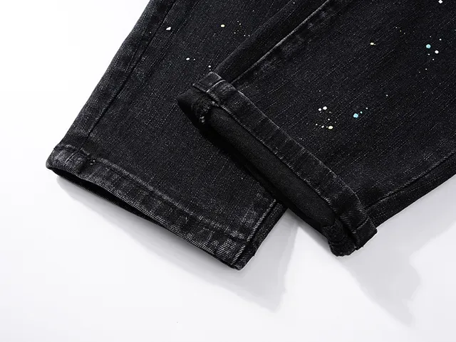 Jeans de Denim Preto Distressed com salpicaduras de tinta da marca Purple Brand 8