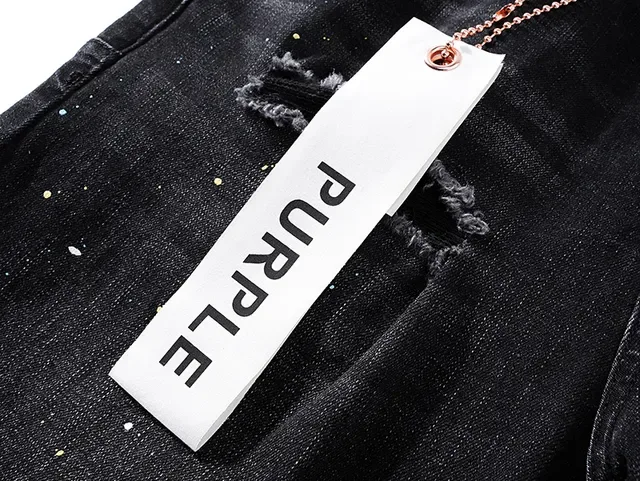 Jeans de Denim Preto Distressed com salpicaduras de tinta da marca Purple Brand 9