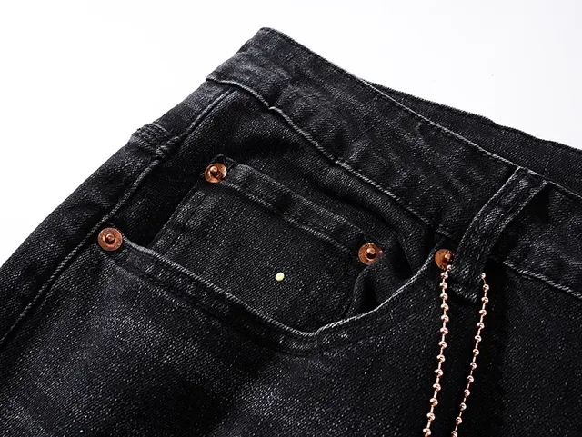 Jeans de Denim Preto Distressed com salpicaduras de tinta da marca Purple Brand 13