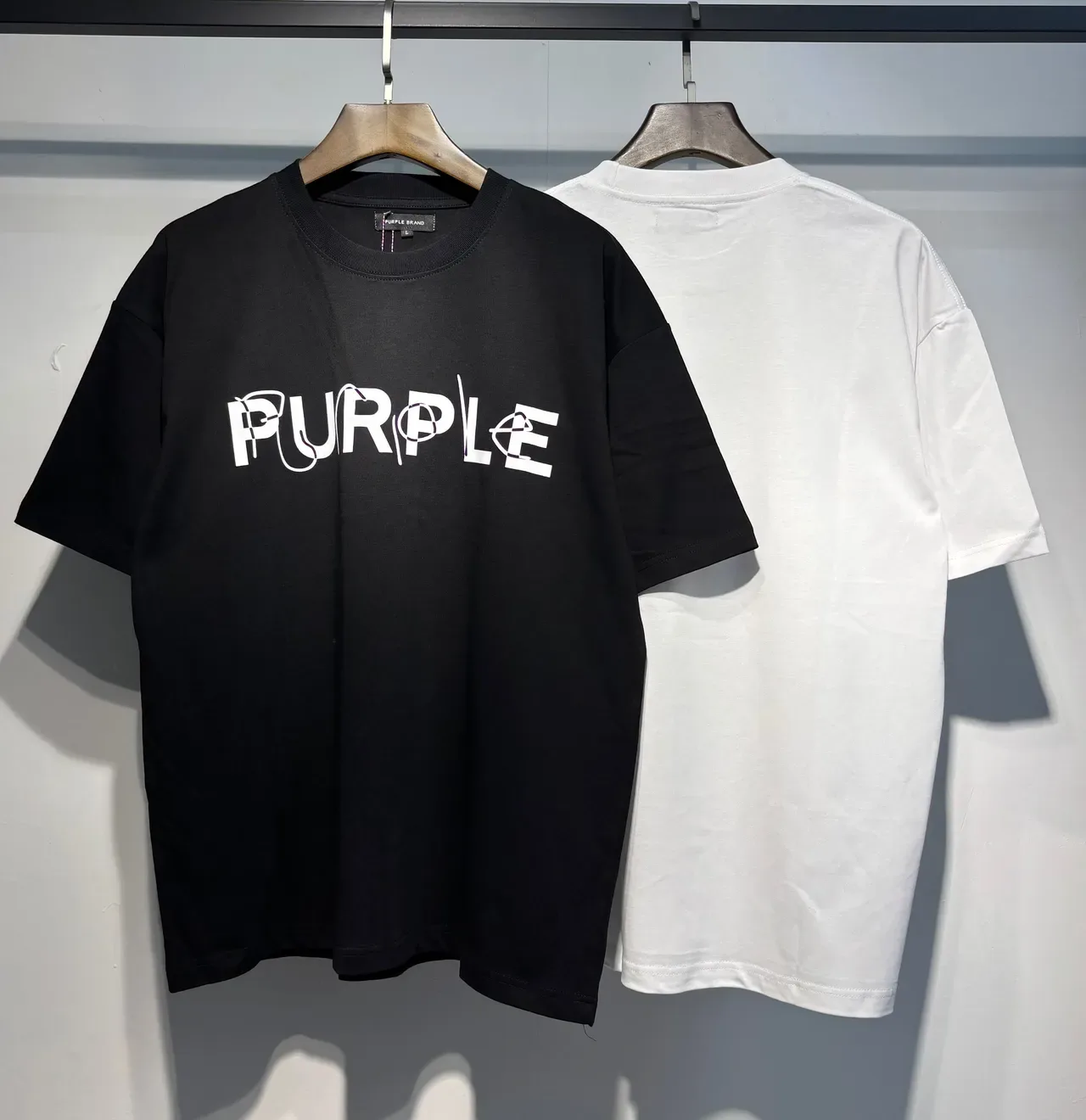 تي شيرت أوفرسايز بطبعة جرافيك Purple Brand 5
