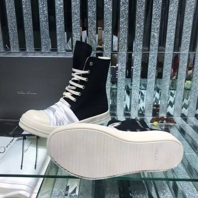 Rick Owens কালো সাদা হাই-টপ রুচ্ড স্যাটিন প্যানেল এনকেল বুট 4