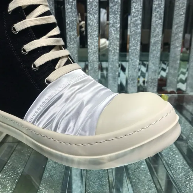 Rick Owens কালো সাদা হাই-টপ রুচ্ড স্যাটিন প্যানেল এনকেল বুট 8