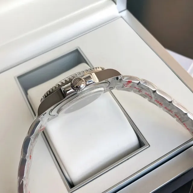Rolex Submariner चाँदी ब्रश वाले स्टेनलेस स्टील Oyster-Style Case यांत्रिक घड़ी 7