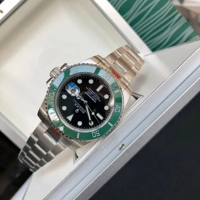 Rolex Submariner चाँदी ब्रश वाले स्टेनलेस स्टील Oyster-Style Case यांत्रिक घड़ी 12