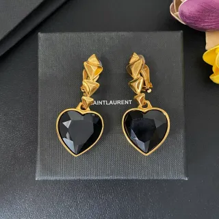Saint Laurent काले सोने की धातु फेसेटेड हार्ट स्टोन कान की मूंगरी